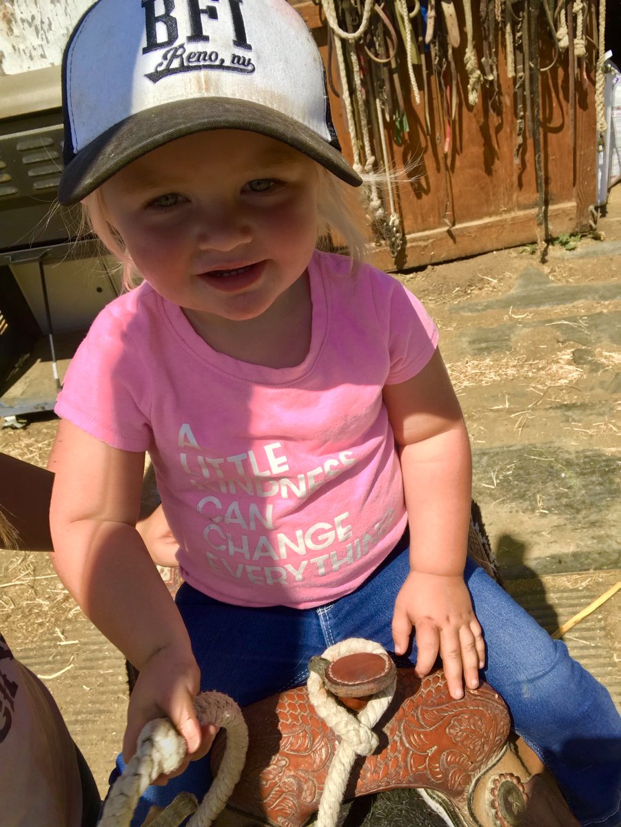 kuttler_t's tweet image. Ball caps and ponies all day❤️ 
#cowgirlkimber #redfeather #pals