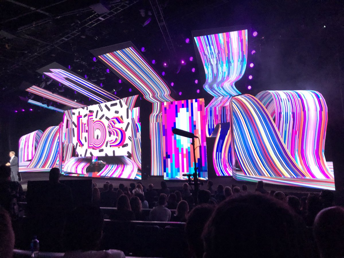 airchive's tweet photo. Kickin’ at the #TurnerNetworks Upfront. #Team2C produced an awesome multi-screen presentation for #CNN’s Great Big Story. Conan, Shaq, Snoop, Tracy Martin, Samantha Bee, and Anderson Cooper bought the star power. This was an awesome show! #upfronts2018 https://t.co/ubSM6krVZD