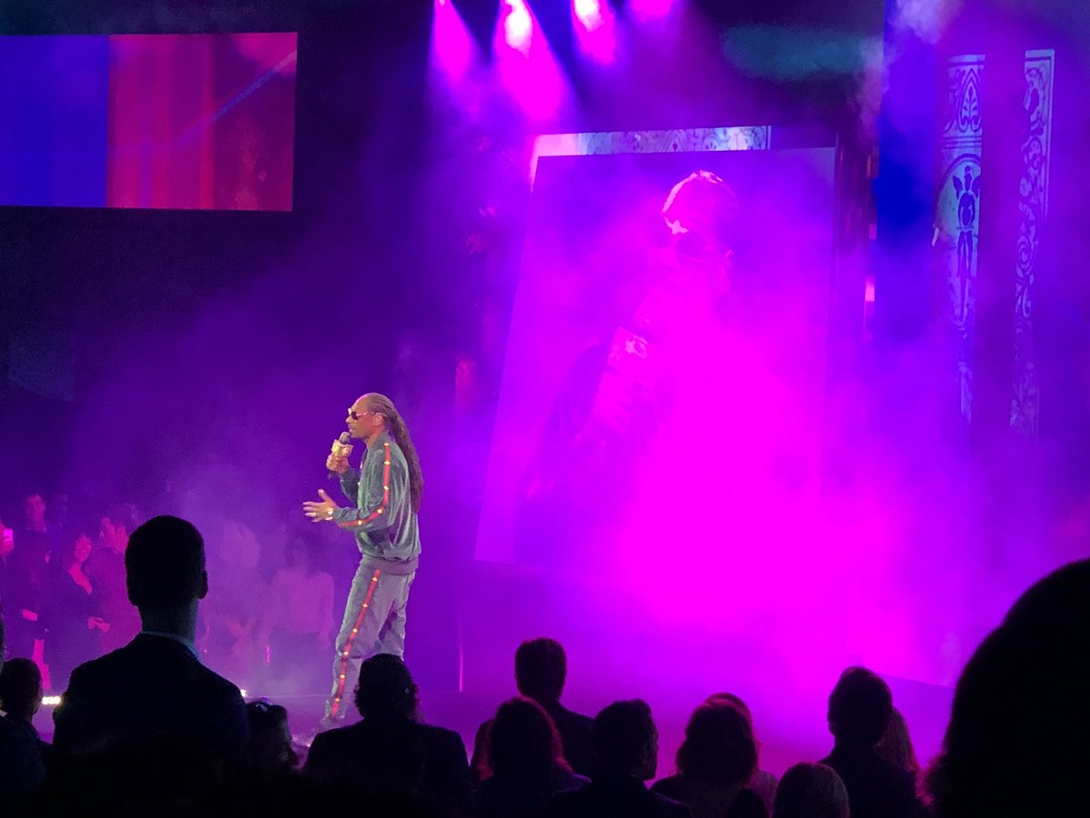 airchive's tweet photo. Kickin’ at the #TurnerNetworks Upfront. #Team2C produced an awesome multi-screen presentation for #CNN’s Great Big Story. Conan, Shaq, Snoop, Tracy Martin, Samantha Bee, and Anderson Cooper bought the star power. This was an awesome show! #upfronts2018 https://t.co/ubSM6krVZD