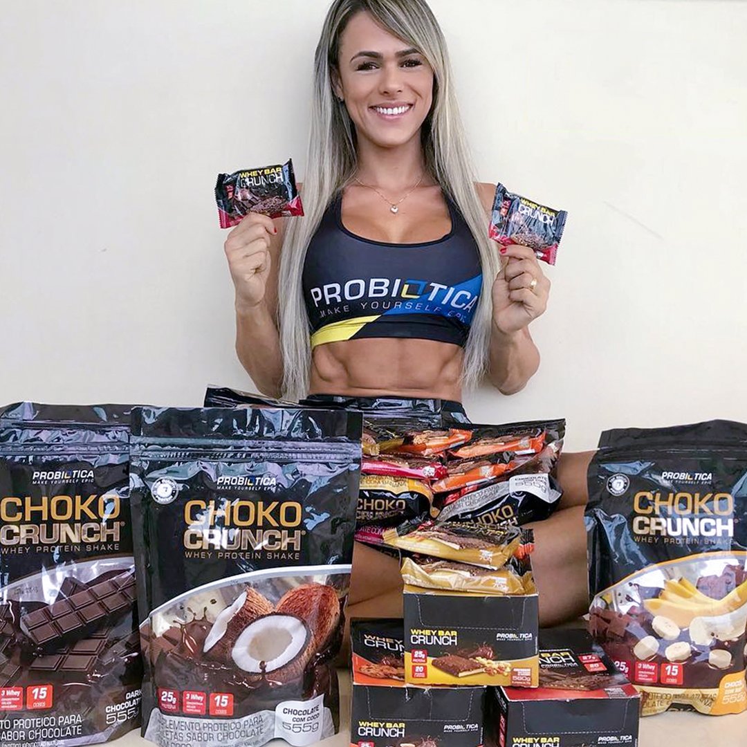 Probiotica_'s tweet photo. Os novos queridinhos da @jheyendringer, a atleta Wellness multi campeã do #GoldTeam. Choko Crunch Protein Shake e Whey Bar Crunch são os últimos e deliciosos lançamentos da Probiótica. E você, já provou?
#Probiotica
#MakeYourselfEpic
#EuSouPro
#ChokoCrunchShake
#WheyBarCrunch https://t.co/RhBgCpoEy0