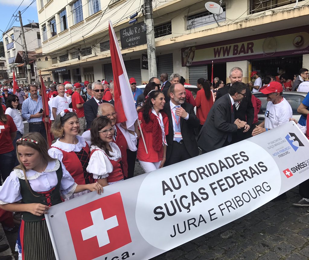 ParlCH's tweet photo. Dominique de Buman @DdeBuman participe à la cérémonie et au défilé marquant le 200e anniversaire de la création de Nova Friburgo dans l'Etat de Rio de Janeiro @ParlCH 🇨🇭🇧🇷 https://t.co/v1EPKC4TCe