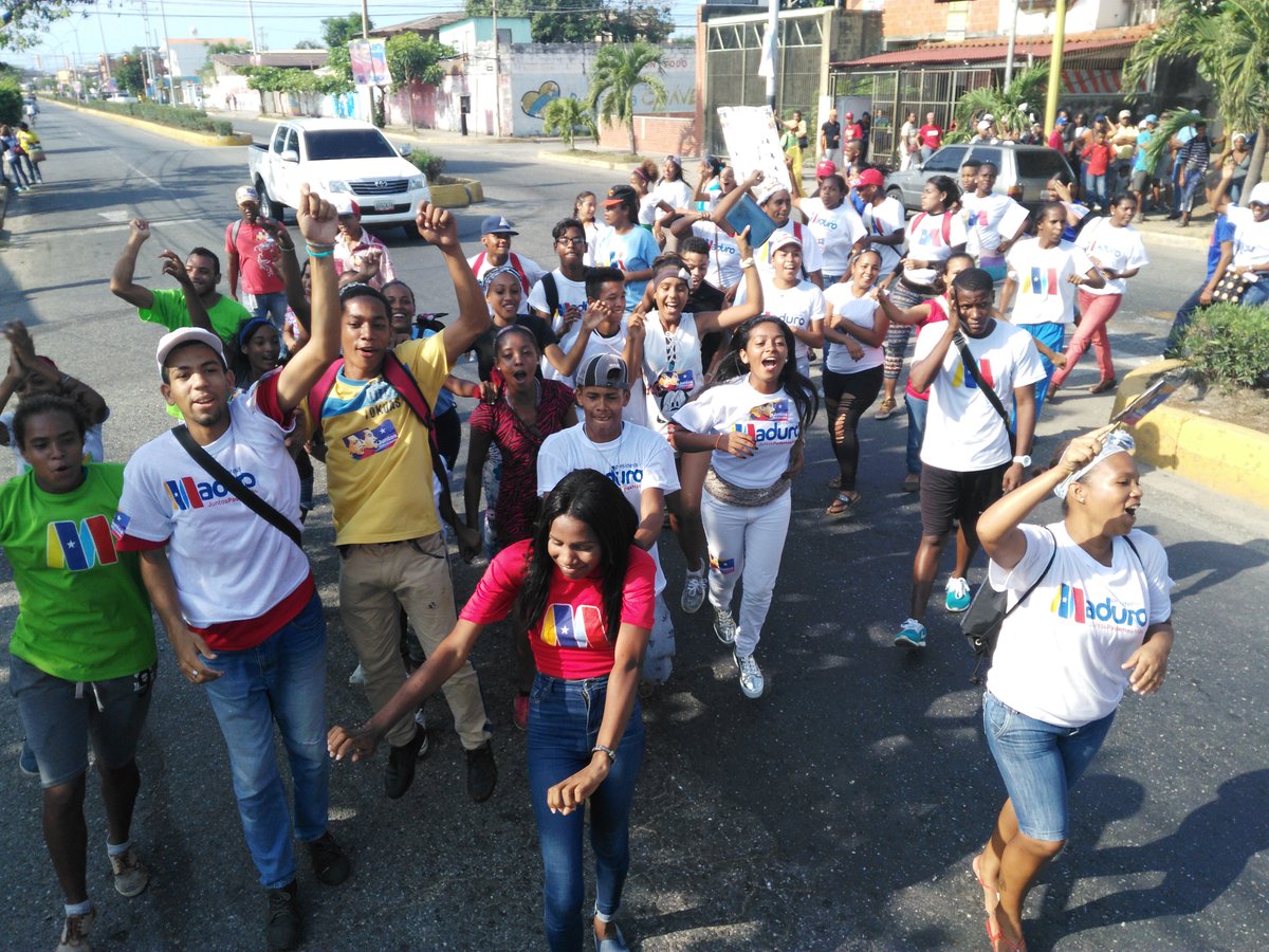 jpsuv_brion's tweet photo. Con alegría la juventud  consiente en la recta final de la campaña compretida con la revolución bolivariana y chavista #vamosconNico  @NicolasMaduro @dcabellor @HectoRodriguez @ndelgadoPSUV @PartidoPSUV #juntostodoesposible https://t.co/6MSt4I069z