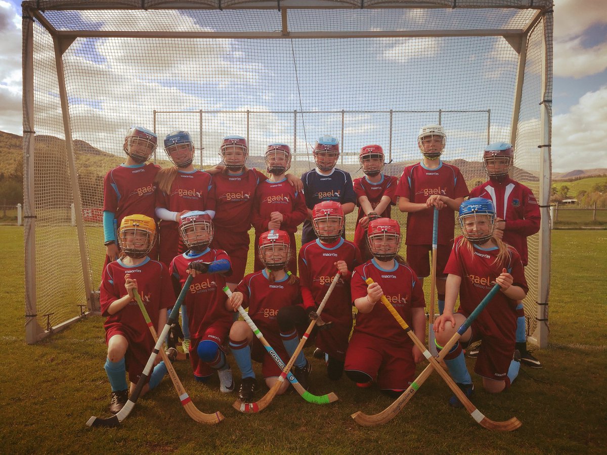 MariaMacleod3's tweet photo. Well done to @NewPrimary Shinty who go through to the next round #mackaycup2018 and thank you for hosting tonight's game. Drakies did what they could and that's all you can ask, played to the end and enjoyed themselves...  @DrakiesPS @camanachd #kidsshinty #Shintysmiles https://t.co/8mNjcyYG7n