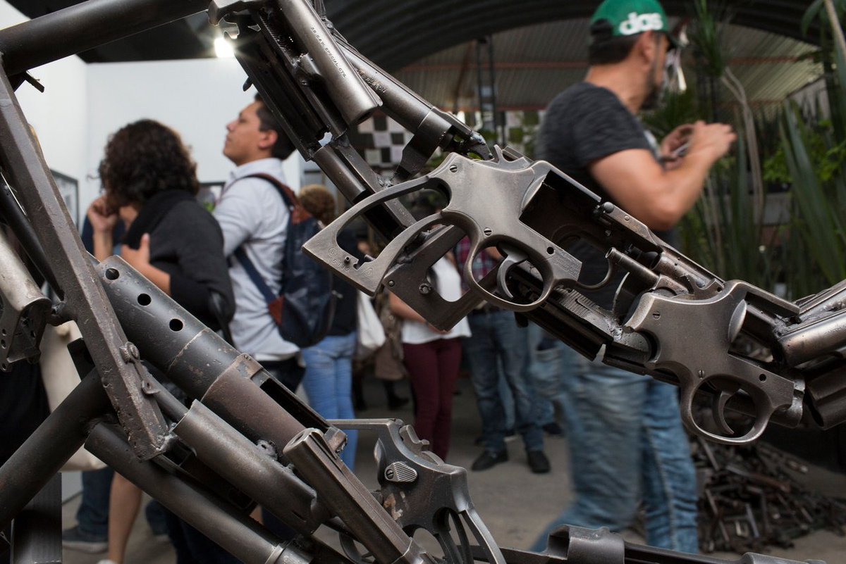 MofDP's tweet image. Among the 80 pieces of art featured at the #DrugPolicyMuseum 🇲🇽 from May 4-6, @CuevasAlvaro's Huellas de Conciliación, made of repurposed guns seized in Guadalajara, presented hope and vision for reconciliation in Mexico.

📷©️Janet Jarman/Redux for @OpenSociety