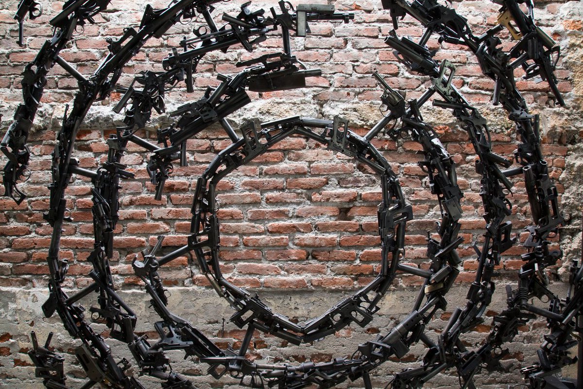 MofDP's tweet image. Among the 80 pieces of art featured at the #DrugPolicyMuseum 🇲🇽 from May 4-6, @CuevasAlvaro's Huellas de Conciliación, made of repurposed guns seized in Guadalajara, presented hope and vision for reconciliation in Mexico.

📷©️Janet Jarman/Redux for @OpenSociety