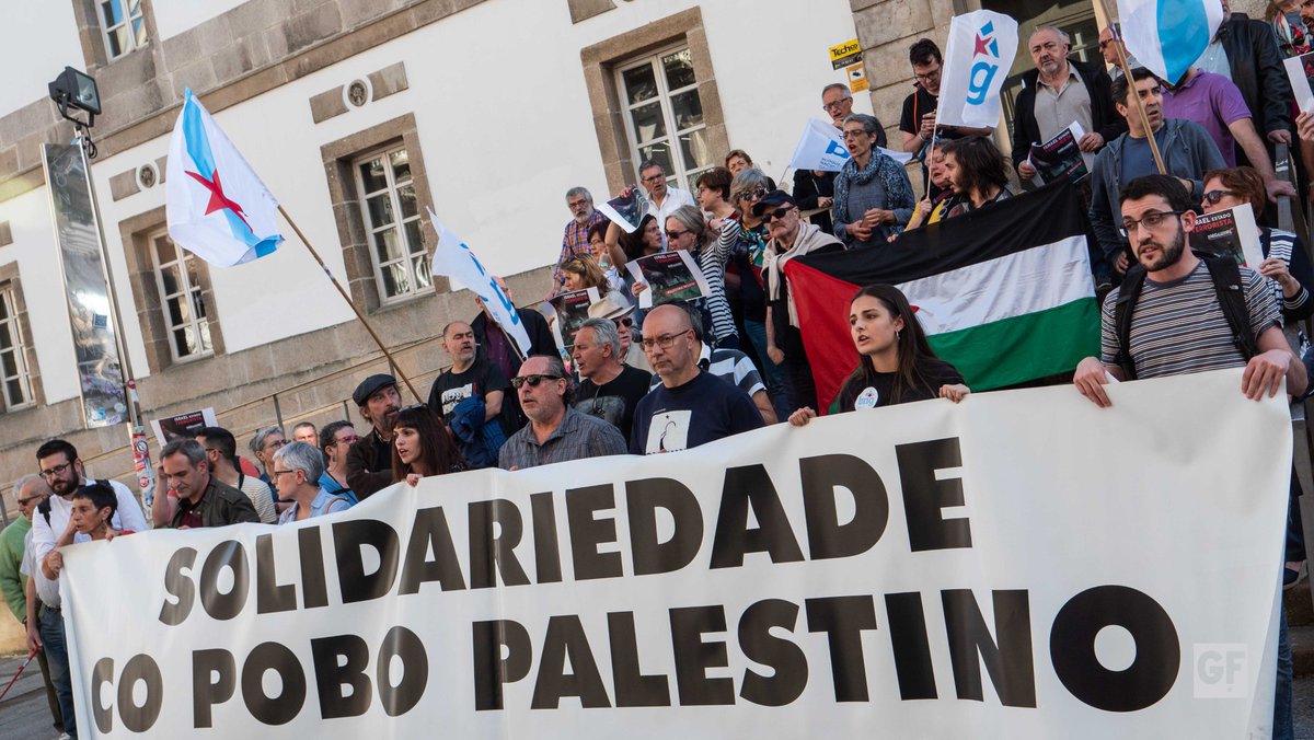 GZ_Foto's tweet photo. Esta tarde concentrámonos da man de @mardelumes e @BDSGaliza en #Vigo contra a enésima agresión xenocida de Israel contra o pobo palestino. #PalestinaVencerá! https://t.co/N3OAExSP9n