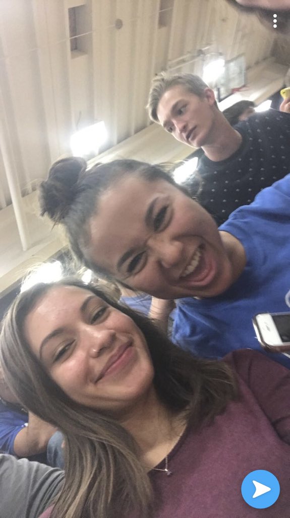 palomarodelloo's tweet photo. 🏝🎉😀 HAPPY 18th EM!!!!!!!! 😀🎉🏝Thanks for always giving me 100% on my euro homework even tho I did it about 50% of the time. Hope you had a fantastic day miss u already!!!! #mugmates @milyabo11 https://t.co/3WNqgzr0YD