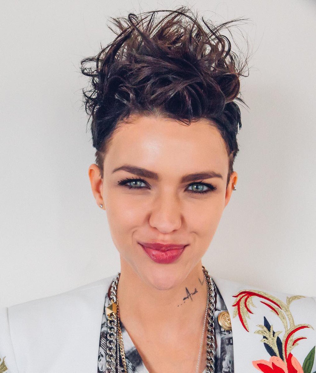 rubyrfrance's tweet photo. Nouvelle coiffure?! 👩🏻
-@rubyrose-
#rubyrose #ruby #france #paris #rubyrosefan #rubyroseforever https://t.co/f9vJTm6zFG