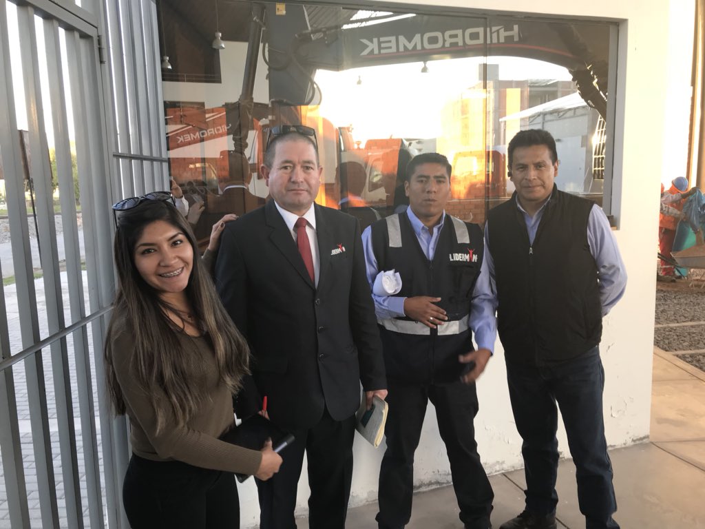 mloyola99's tweet photo. Con 15 años de experiencia, lealtad y compromiso nuestro Liderman Vargas nos trasmite sugerencias para nuestro proceso de mejora continua. Unidad almacenes Santa Clara Arequipa @amacrece @LidermanOficial @radioliderman @negreteate @kpacco7 https://t.co/2gcQTpbyrL