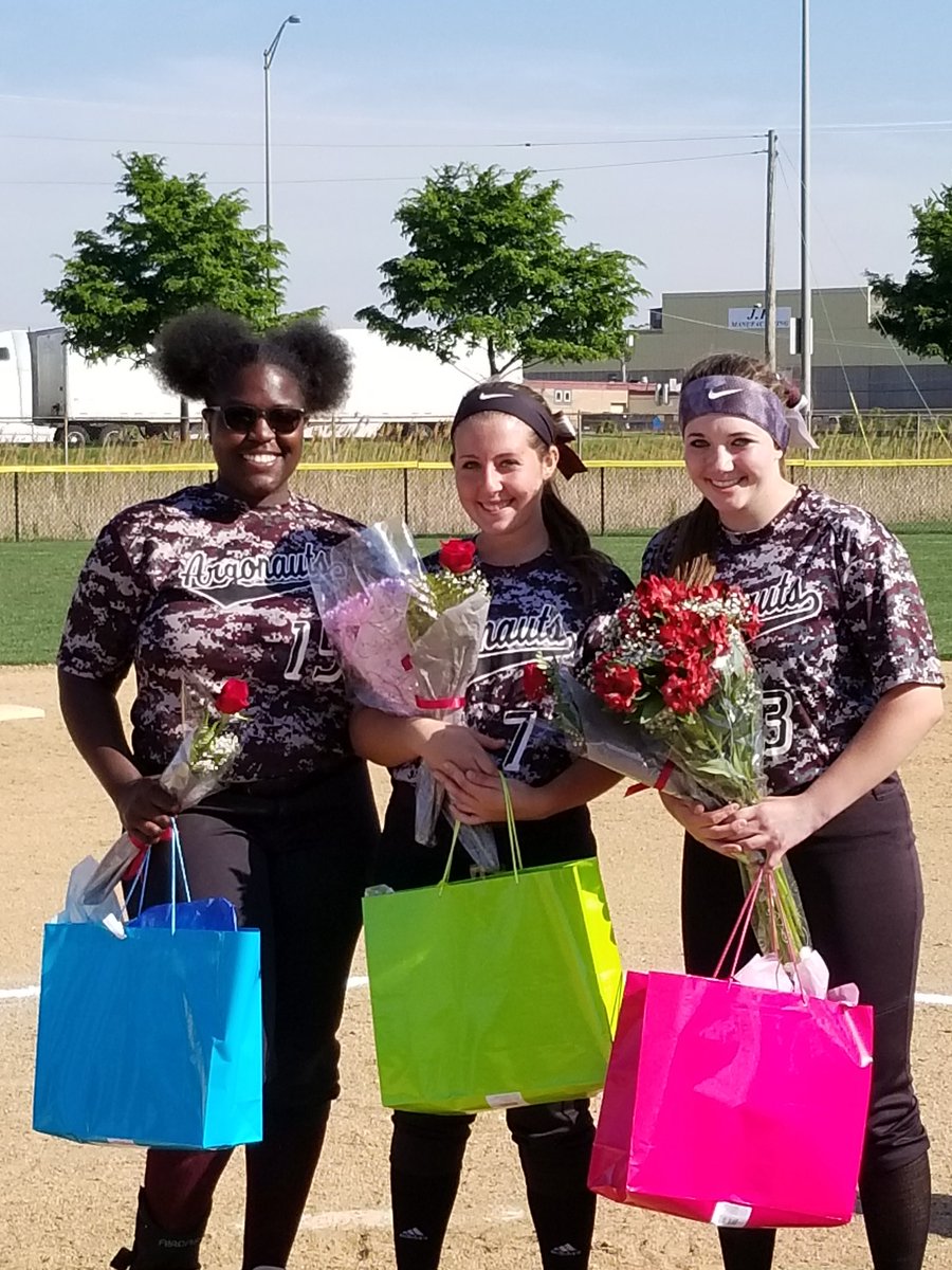 argonauts_ad's tweet photo. Congratulations to our @argohs_softball seniors! Wishing you all the best in the future! #argopride @argohs217 https://t.co/pQGxQCCHTz