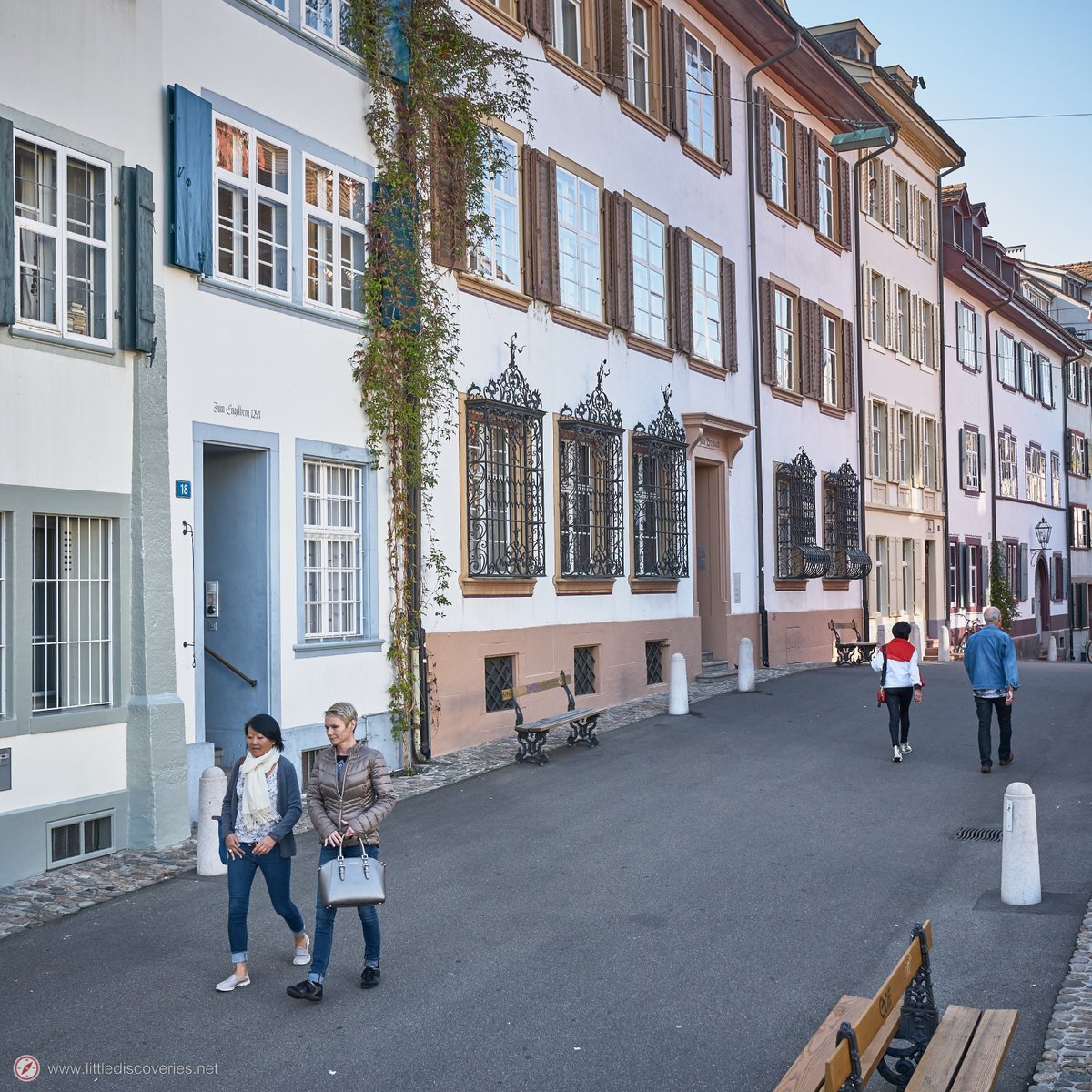 The old town of Basel is ideal for exploring on foot. #reiseblog #weltenbummler #reisefieber #reiselust #schweiz #artbasel #basel #blickheimat #switzerland_bestpix #instaswiss #topswitzerlandphoto #verliebtindieschweiz #baselcity #baselswizz #baselstadt #schweiztourismus