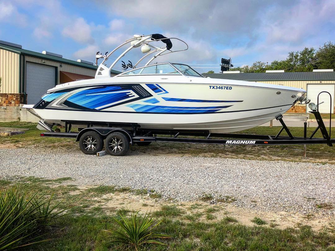 CobaltBoats's tweet photo. Custom. 

📸: @WakeGraphics #surf #blueonblueonblue #onlyacobalt https://t.co/0wpDUs6E7D