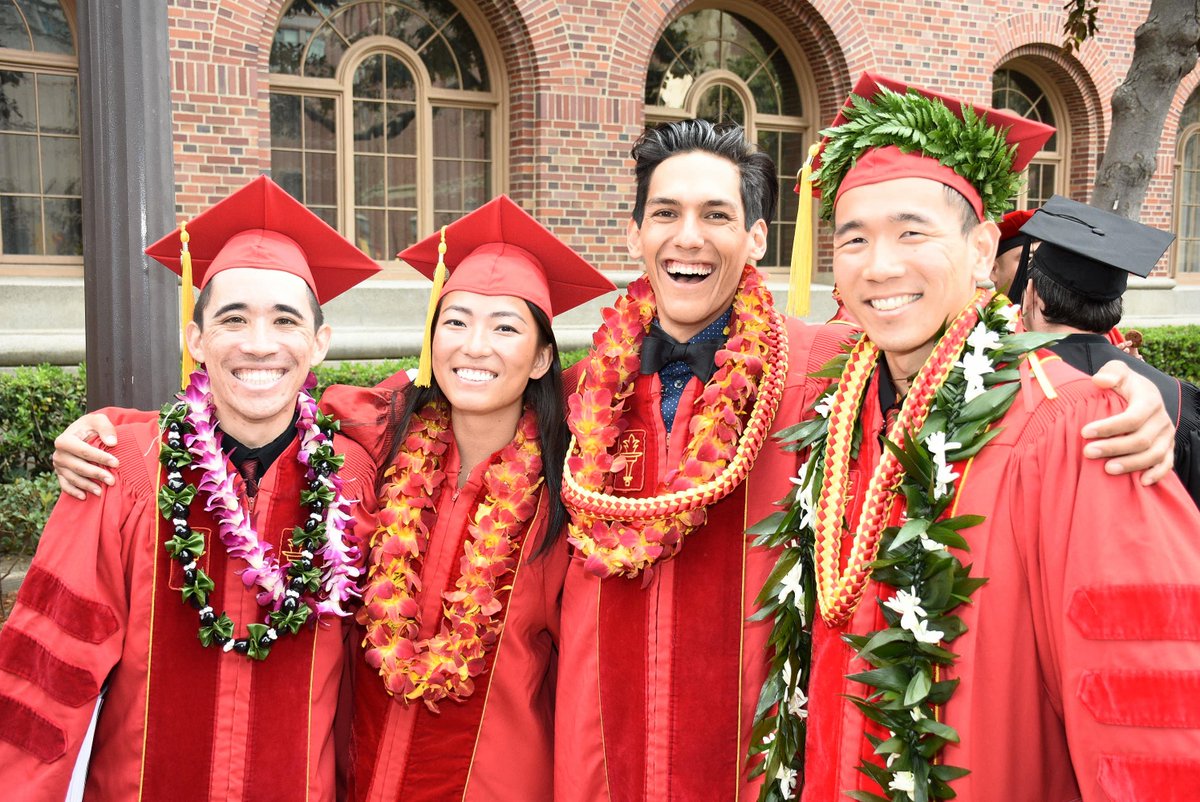 USCBKNPT's tweet photo. Check out photos from the division's 2018 Commencement ceremony. A special thank you to our speaker Matt Barkley for his inspiring words to our graduates and congratulations again to the Class of 2018! #USCBKNPT #USCDPT #USCGrad https://t.co/SAMCcq6Dla https://t.co/6T9KlD9WDc