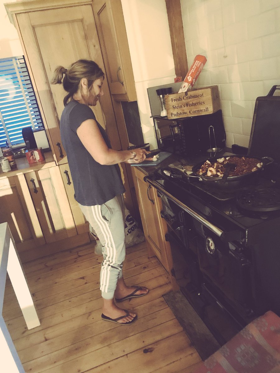 mpandy8's tweet photo. @kellydaviesva @TheGoodwashCo @sfootballwales @vegsoc @jamieoliver @SFWales Enjoying batch cooking #goodveggie meals this evening for @sfootballwales #homelessworldcup training session tomorrow to raise awareness of #NationalVegetarianWeek @vegsoc 🌱 https://t.co/y5r9vLcvsQ