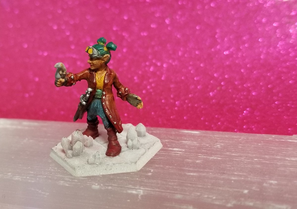 curious_Sage's tweet photo. Felony Nerfhearder with her companion Sacura McWhisky. @HeroForgeMinis https://t.co/pXcJRBXVcV