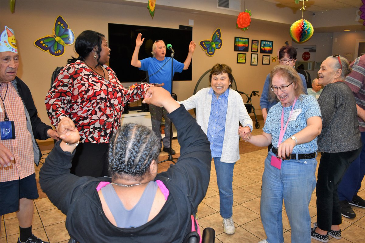 ONEgenCares's tweet image. Today we celebrated all the May Birthdays of the seniors in the @ONEgenCares Adult Daycare with the musical guest Windfield - The One Man Band!  #HappyBirthday, #musicandmemory, #OAM18, #dancingseniors, #partyhats