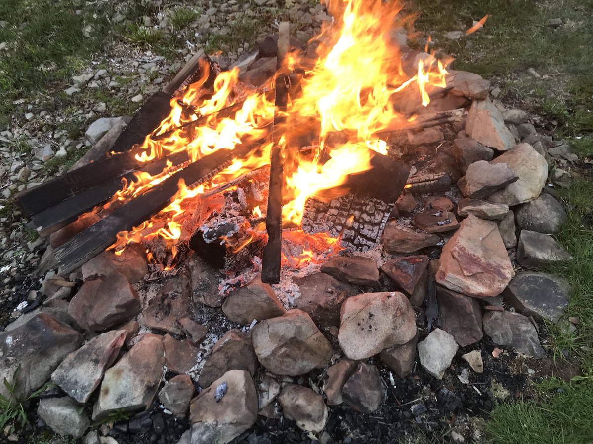 fallon_jetha's tweet photo. #flaming #campfire #summer https://t.co/f3DpnaX5BP