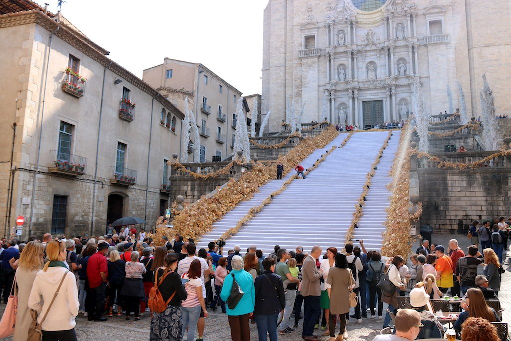 FreyburgG's tweet photo. Encara no has pogut gaudir de la ciutat de Girona en tot el seu esplendor? Visita la ciutat per @TempsdeFlors i respira l'autèntica màgia d'aquests dies. Sempre pots completar un dia rodó fent un mos a Freyburg. T'hi esperem! #TempsdeFlors https://t.co/6mhzwXMfbz