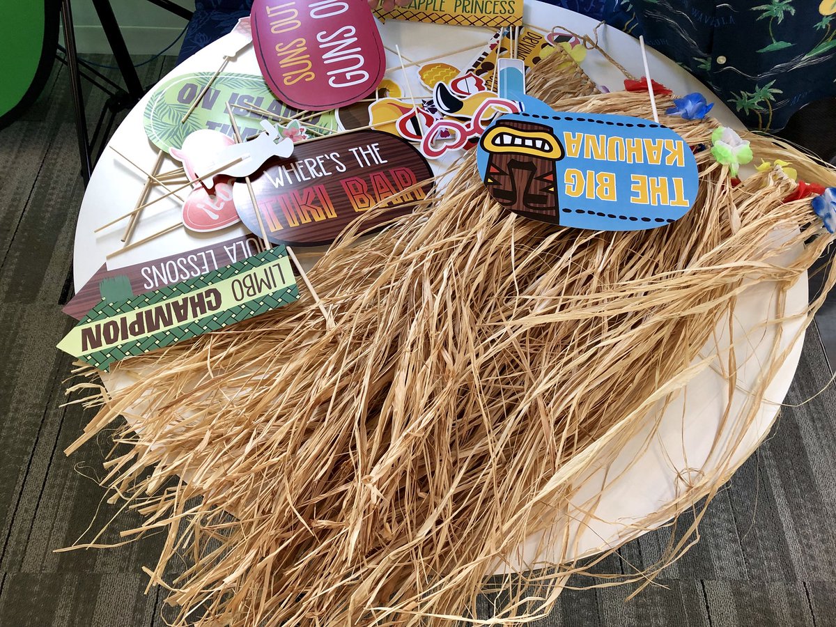 cleverbridge's tweet photo. Let the tropical festivities begin! #ChiDeckTech https://t.co/A8L5u3N9ZR