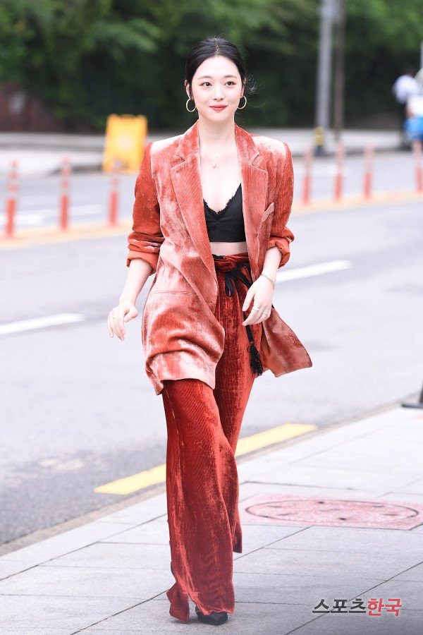Avipkpoper's tweet photo. [PHOTOS] 180516 [2] #SULLI #설리 attends 'BUCHERON' event. #kpop https://t.co/pS8CTugd2M