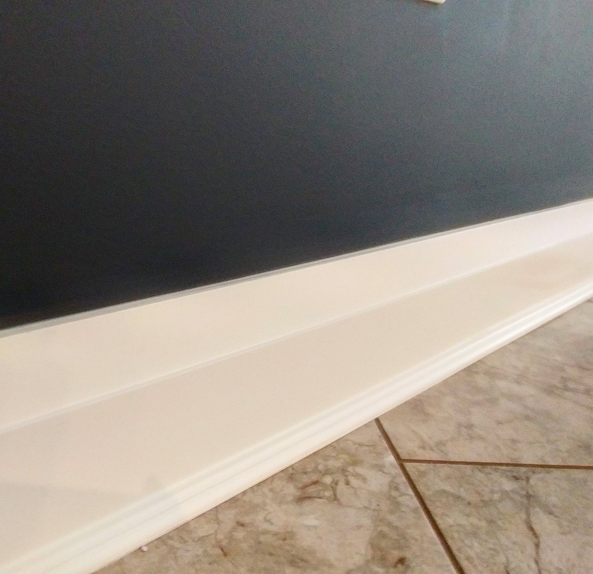 YVR_PAINTER's tweet photo. Professional craftsmanship, clean, crisp lines. #chathamkent #lakeshoreontario #windsorontario #windsoressex https://t.co/CkwpIe5hPr