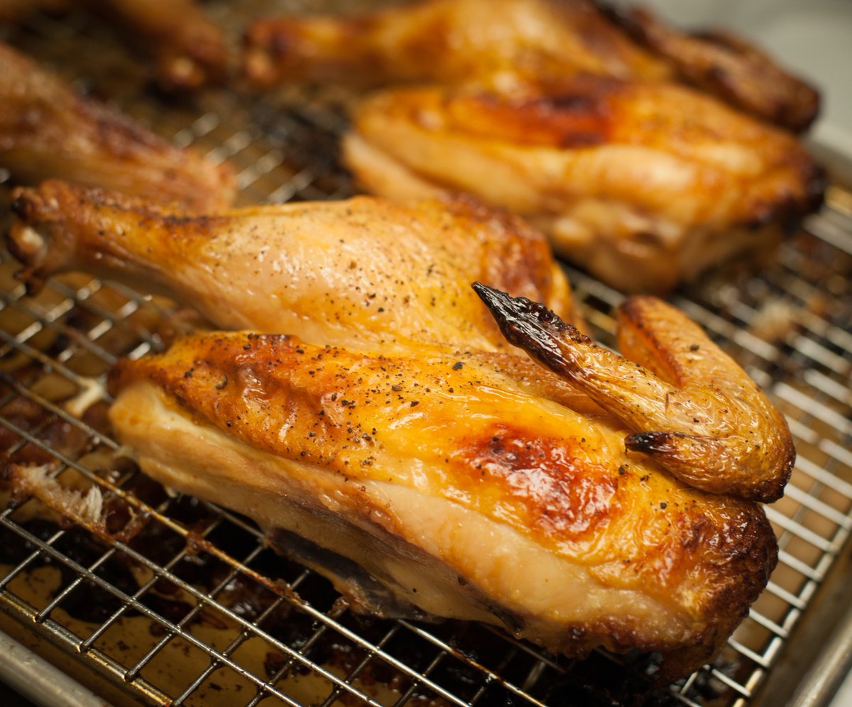 Weekday dinner shortcuts are a huge help. Stop by Mondo Market at @OhHeyStanley and grab roasted chicken along with several delicious sides from our prepared foods case. A quick, easy, and delicious dinner with the family! #mondomarket #dinner #denver #denverfood