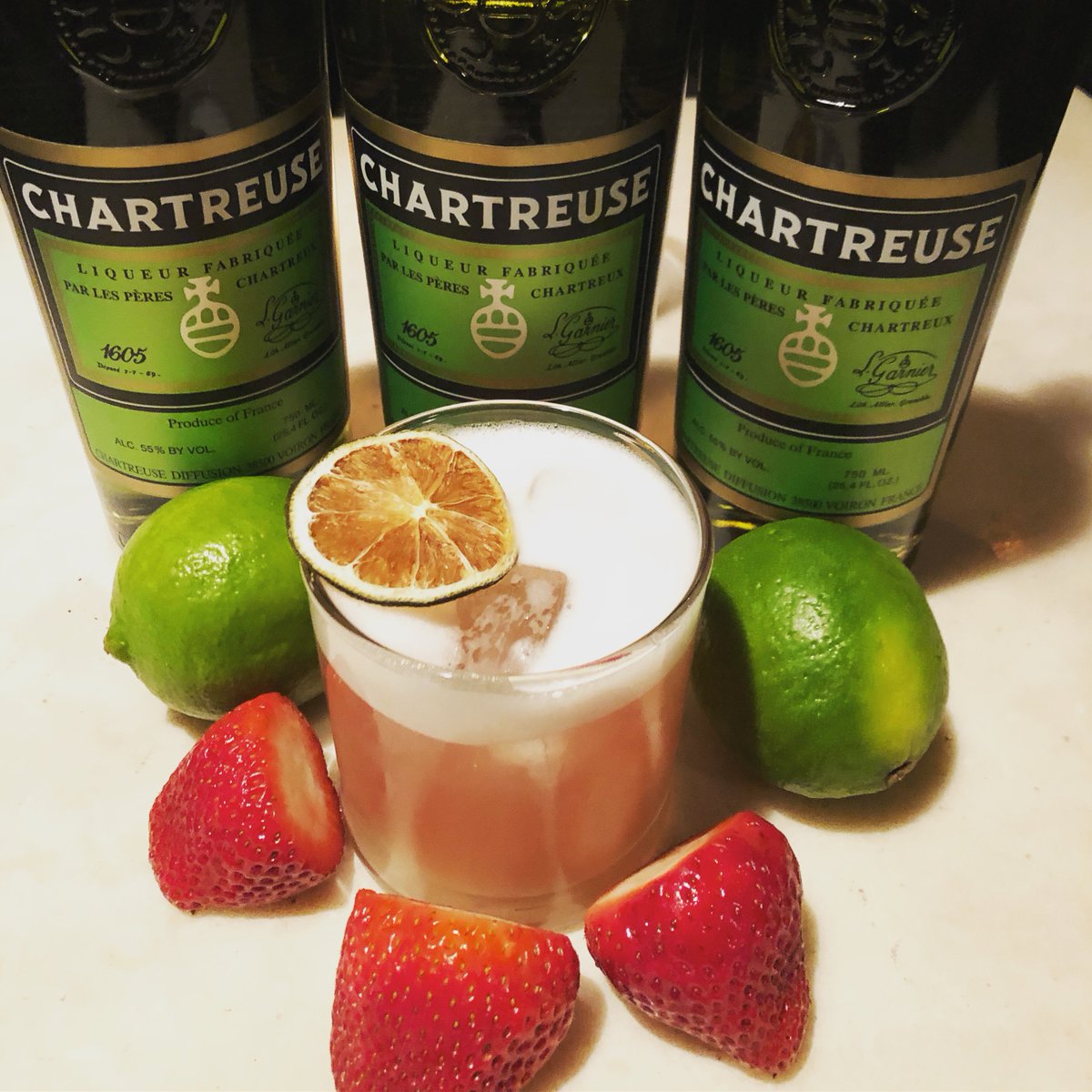 LocalEditionSf's tweet image. Happy 1605 day! We’re featuring the Straw-treuse sour today only in celebration of this wonderful elixir. #chartruese #1605 #chartrueseday #localeditionsf #sf