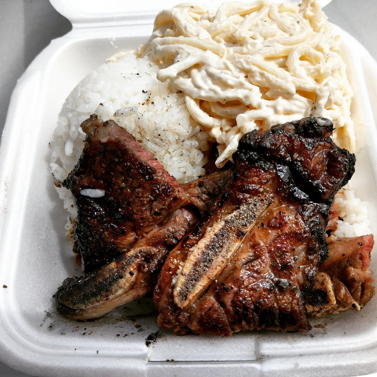EdOshiro's tweet photo. Lunch today from @KauKauGrill in #Mapunapuna - #Pulehu #ribs #pulehuribs #Hawaii #MayEats #SummerIsHere https://t.co/eQghR1KCrX