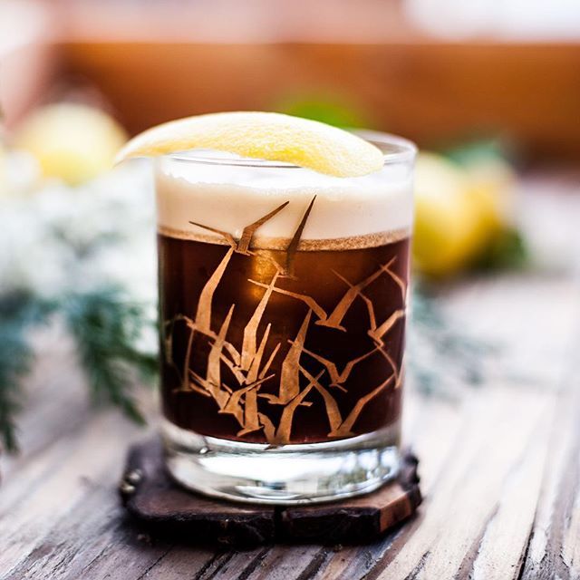 Oh what’s that?! It’s Averna Sour O’clock!? Oh well what a coincidence... I happen to have one right here...😂 HMM Get the r cope and technique on the blog at bit.ly/2wMIxoo
Thanks to @collinsandcoupe for the awesome glassware!!! 👊🏽👊🏽💦
W… bit.ly/2rMdxjk