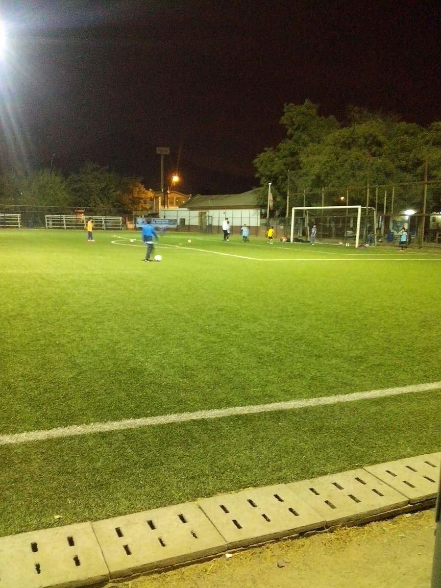 gamactive's tweet image. #cambiodehora pero en la tarde los niños terminan haciendo deportes a oscuras