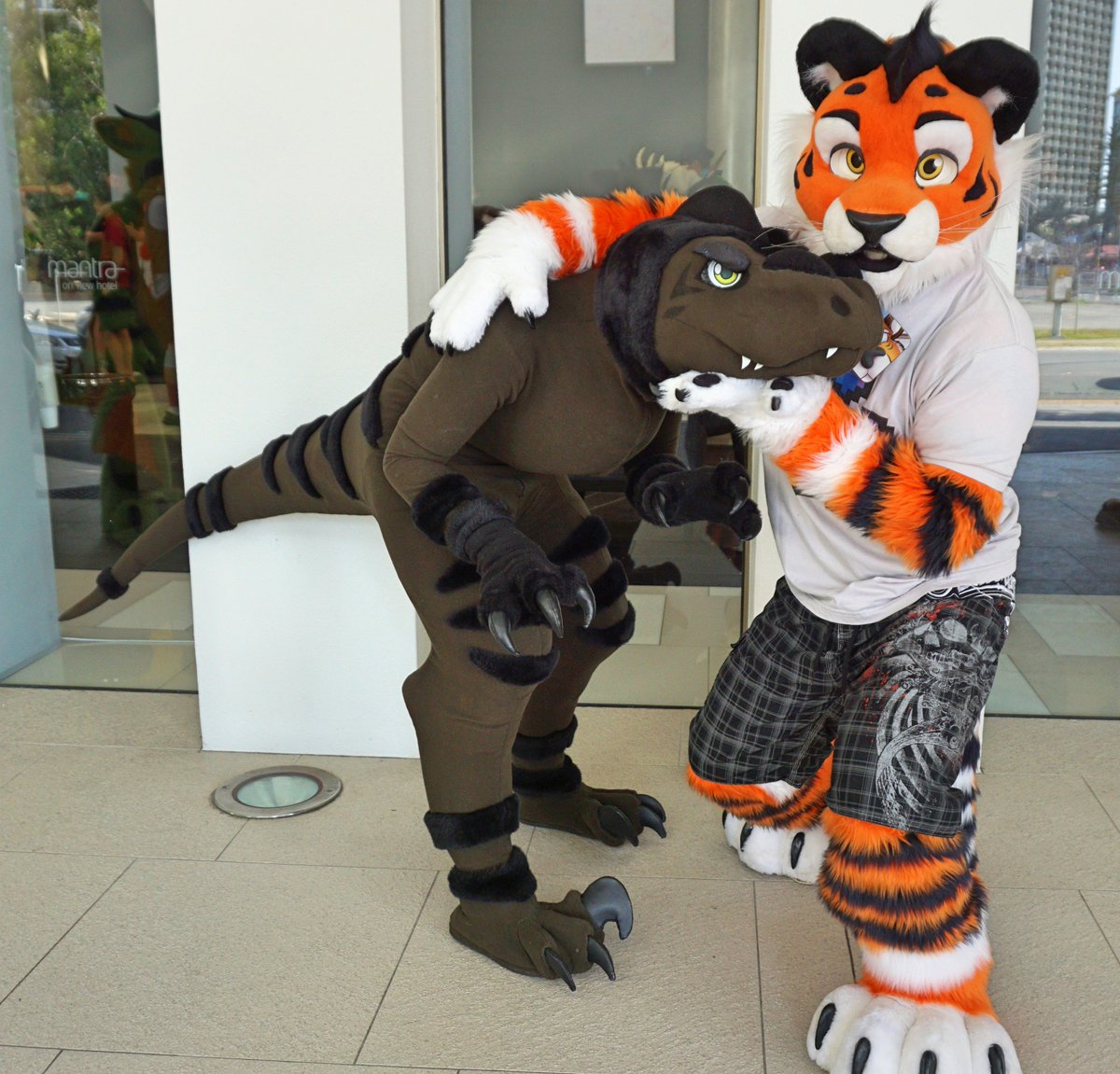 SparkyBites's tweet image. I made Kriminal the raptor 10 years ago and sold him to @FangTheTiger about 6 so it was totally awesome getting the chance to see AND wear him again at Furdu!  🦖 I&apos;M A DINOSAUR!!! RAWR! 🐲
#fursuiting #furdu #furdu2018 #imadinosaur