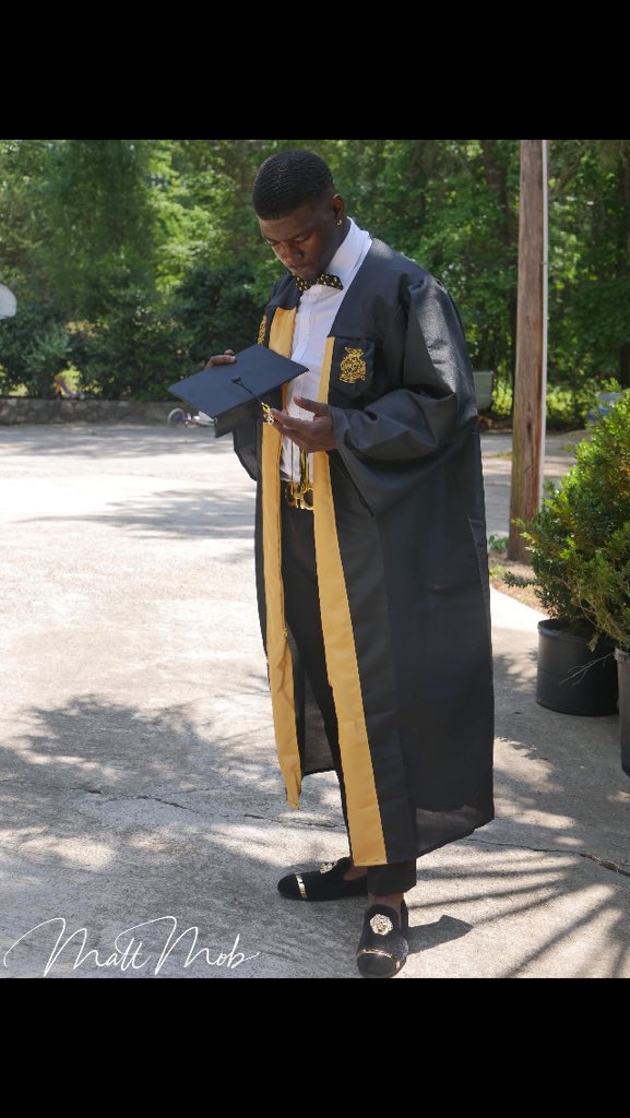 DinerooYTS's tweet image. #Classof2018 📯📜