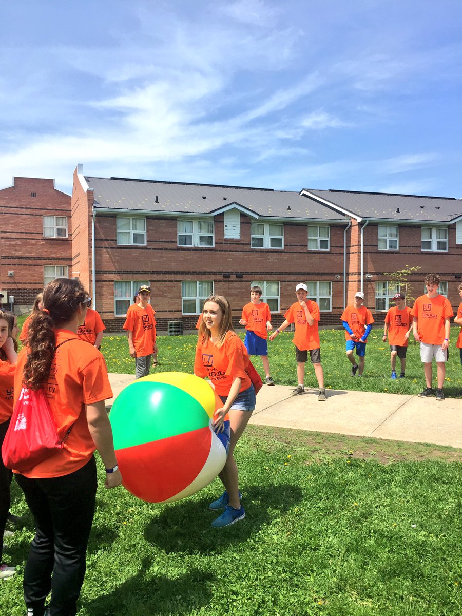 krmiller86's tweet photo. A great first day at Brock University with UPS Grade 8's. #BrockU #howmanyelephants #youthuniversity @JamesLangner https://t.co/NuJA80w2LN