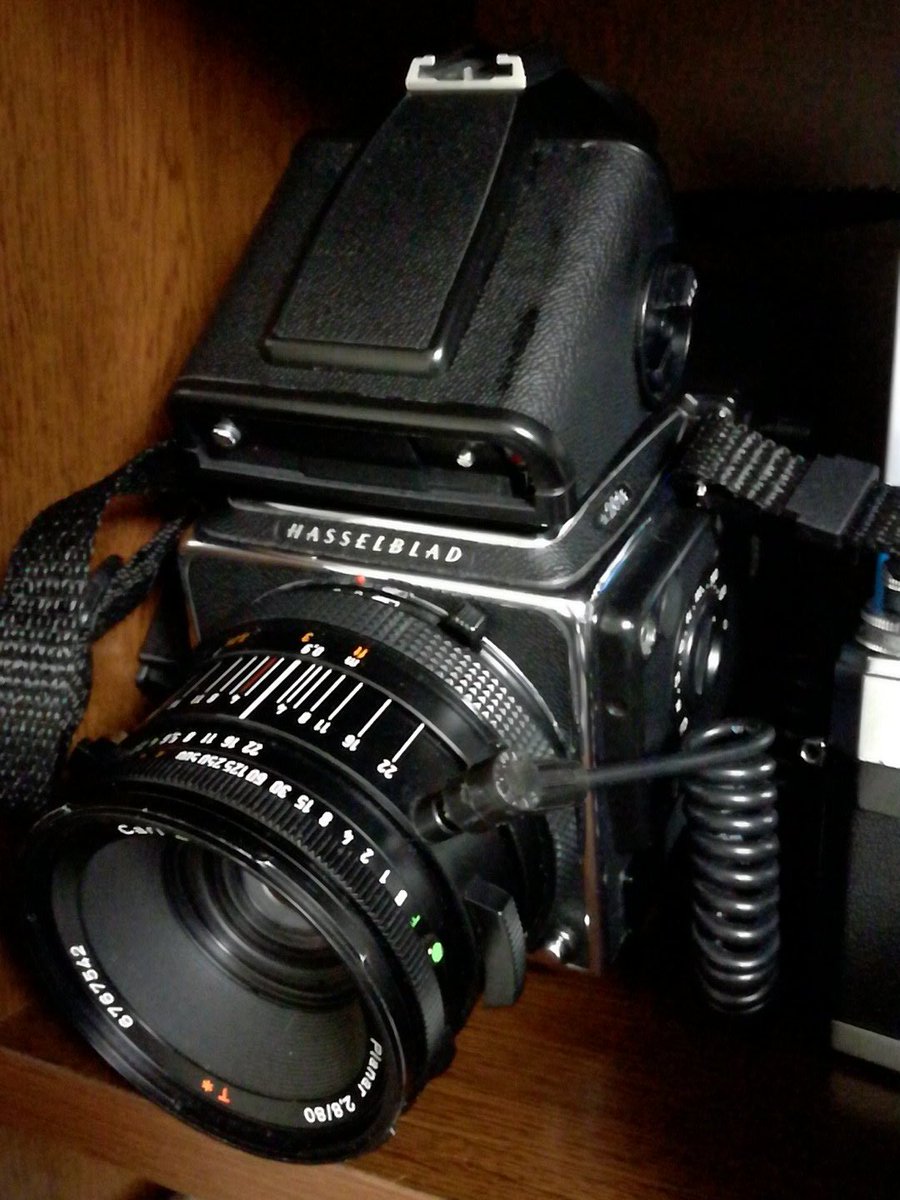 旭コンタックス Iq3 On Twitter 26 Pentax Q 実はいます Q初代ブラック Q S1もだいぶ収束した頃に突如初代が欲しくなり生えた1台 生やすなら01 Standard Primeだろう ということでレンズはこれ一本 裏技的な使い方としてはでかいストロボ載せて全速シンクロ