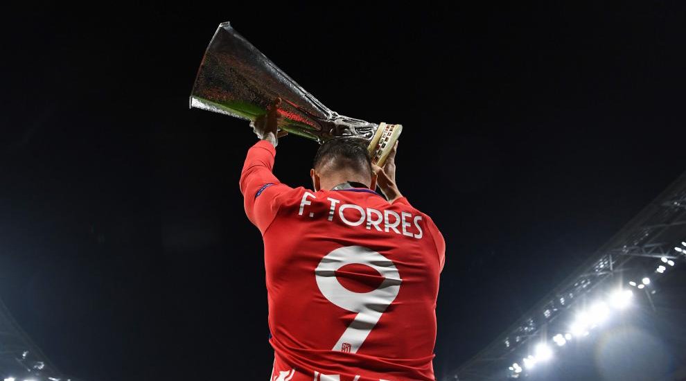 marca's tweet photo. "Tengo muchos títulos, pero, sentimentalmente, éste está en lo más alto. Tenía un sueño de pequeño: ganar con mi equipo. Cuando me fui no pensaba que se pudiera cumplir, pero esto es lo que me ha enseñado esta gente: que si luchas, lo puedes conseguir" https://t.co/corkkZm4Ch https://t.co/cUYPSsgyYU