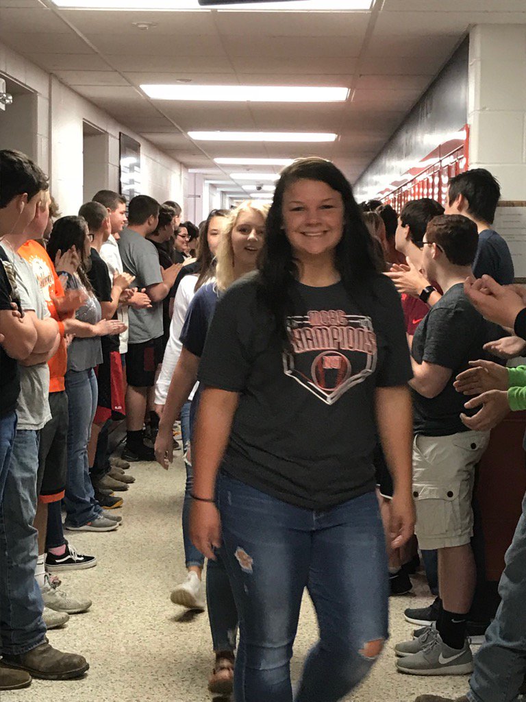 NUHS_Principal's tweet photo. NUHS Senior Walk this morning. Congrats Class of 2018! #NUPride 🐾 https://t.co/6bF2KJKinY