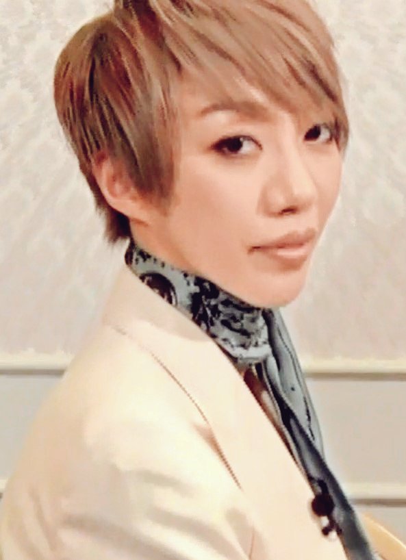 SinghSusumu's tweet photo. みなさんTBSアカデミーナイトGに出演された美弥るりかさん、素敵でしたね～(もちろん、りょうさんもカッコ良かったですね)、見そびれた～、関東じゃないので見られなかった～という方は、、、見たいと叫ぶ(リツイ)と見られるかもしれませんよ～(笑) https://t.co/PNmTX6m31p