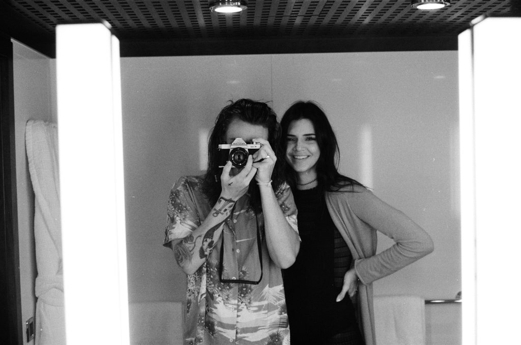 HarryAnd__love's tweet photo. IG Harry: De nuevo junto a mi preciosa esposa💖 #MrsAndMrStyles https://t.co/Vp6lA4wQ8P