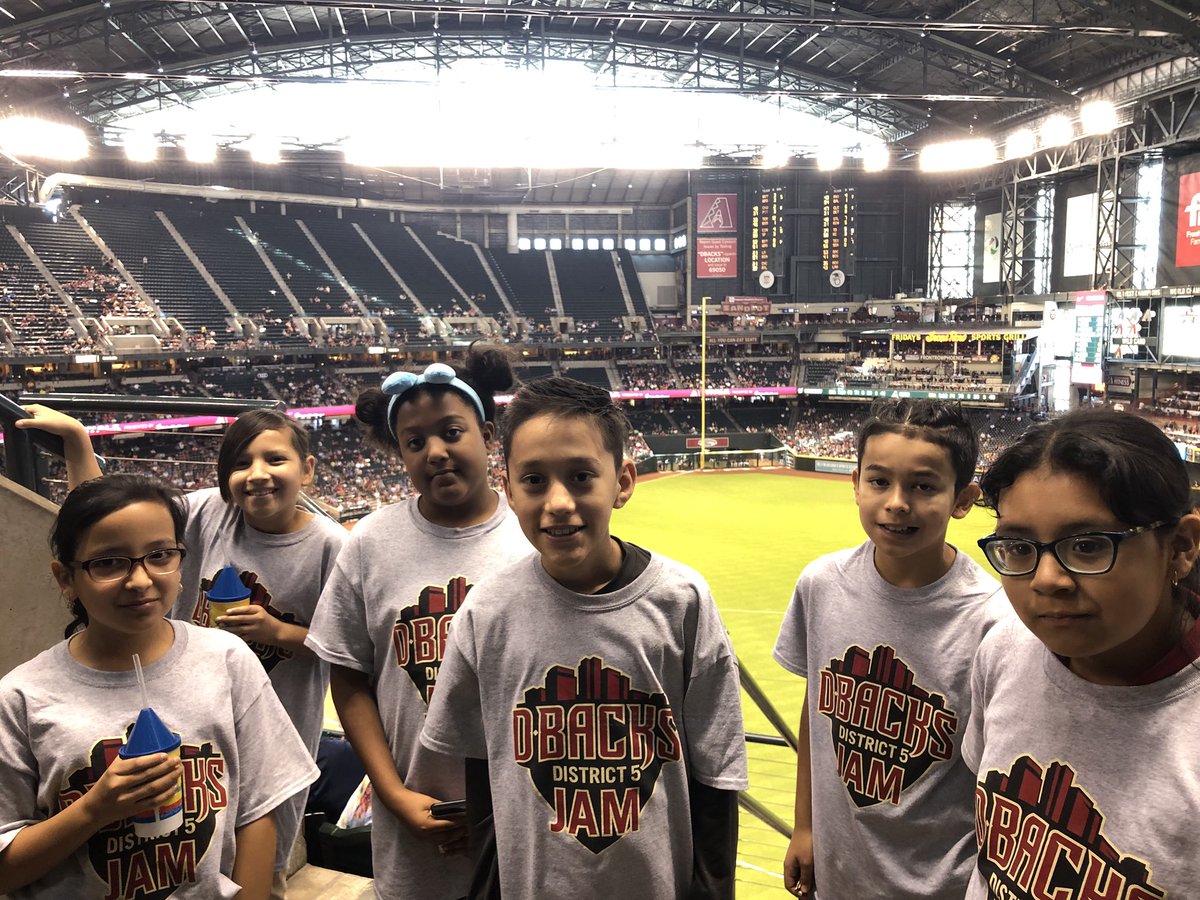 GLDDbacks's tweet photo. Thank you to @Steve_Gallardo and @johnvgomez for once again providing this opportunity for our students! They had a blast at #DbackJam all while learning the importance of community service! And congrats to one of the essay winners! Sheyla from Ms. Stall’s class!! https://t.co/6W6rAJGc0N