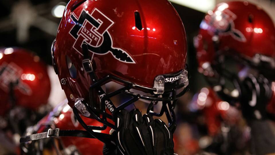 Nassir_sims's tweet photo. The lord has whipped the tears away and blessed me with my 8th D1 offer from San Diego State University🔴⚫️🛡#AllGloryToGod #GoAztects https://t.co/sfJNLsfffS