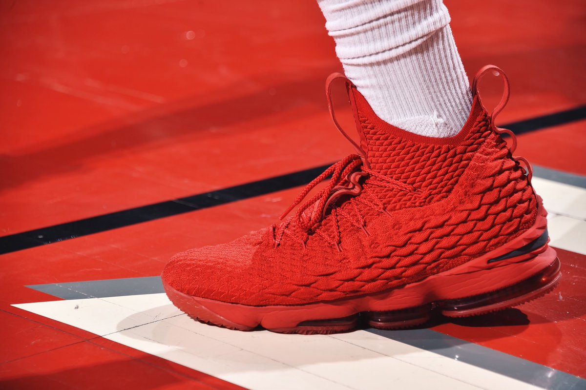 lebron 15 ohio state shoes