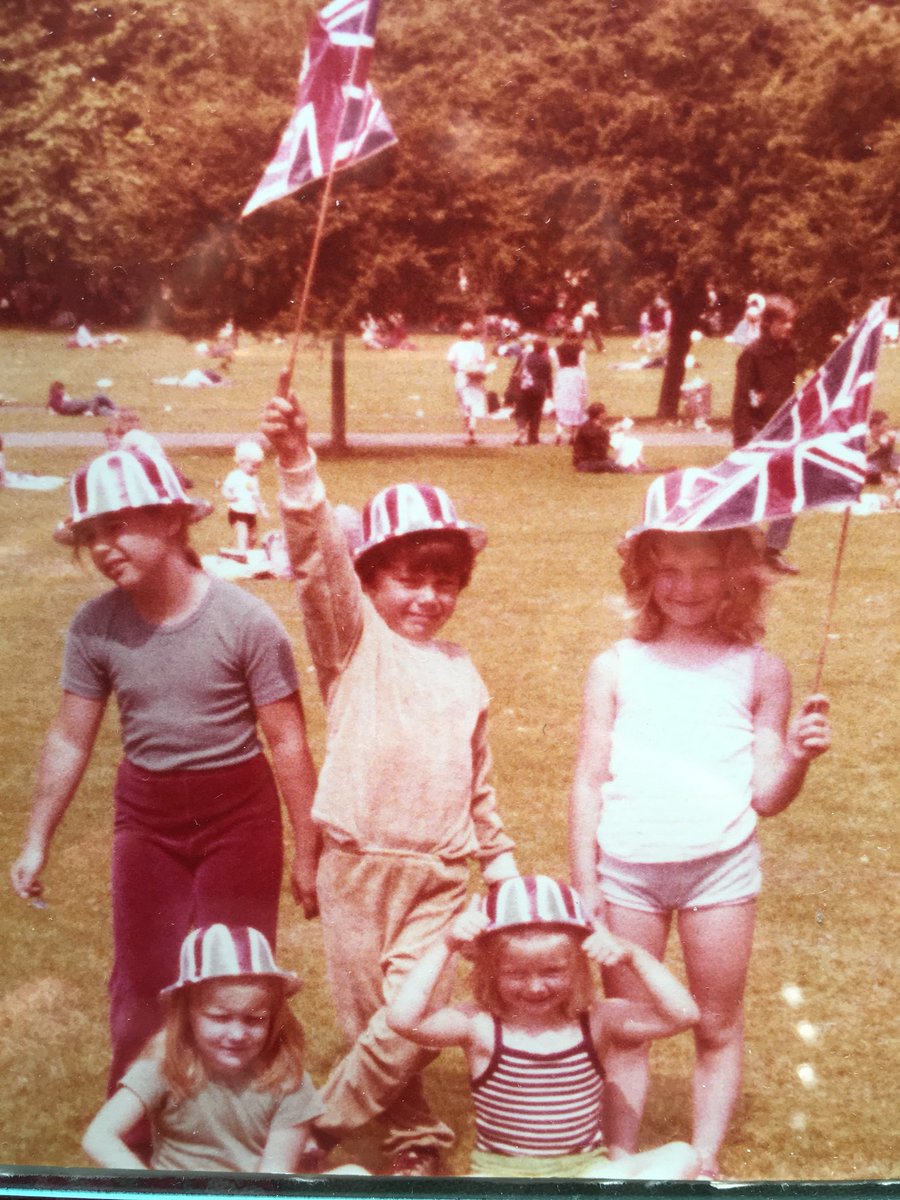 AmosAnnabel's tweet image. This was my first #royalwedding party in 1981 @TomPJourno, will yours beat it? #bottomleft #classyhats