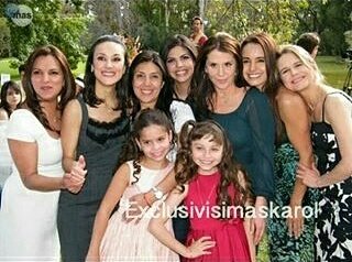 fer_karolista's tweet photo. Ahahaha nunca me voy a olvidar cuando vida por primera vez a @karolsevilla era una bebé muy bebé #BEBEKS https://t.co/v5rw9en6zN