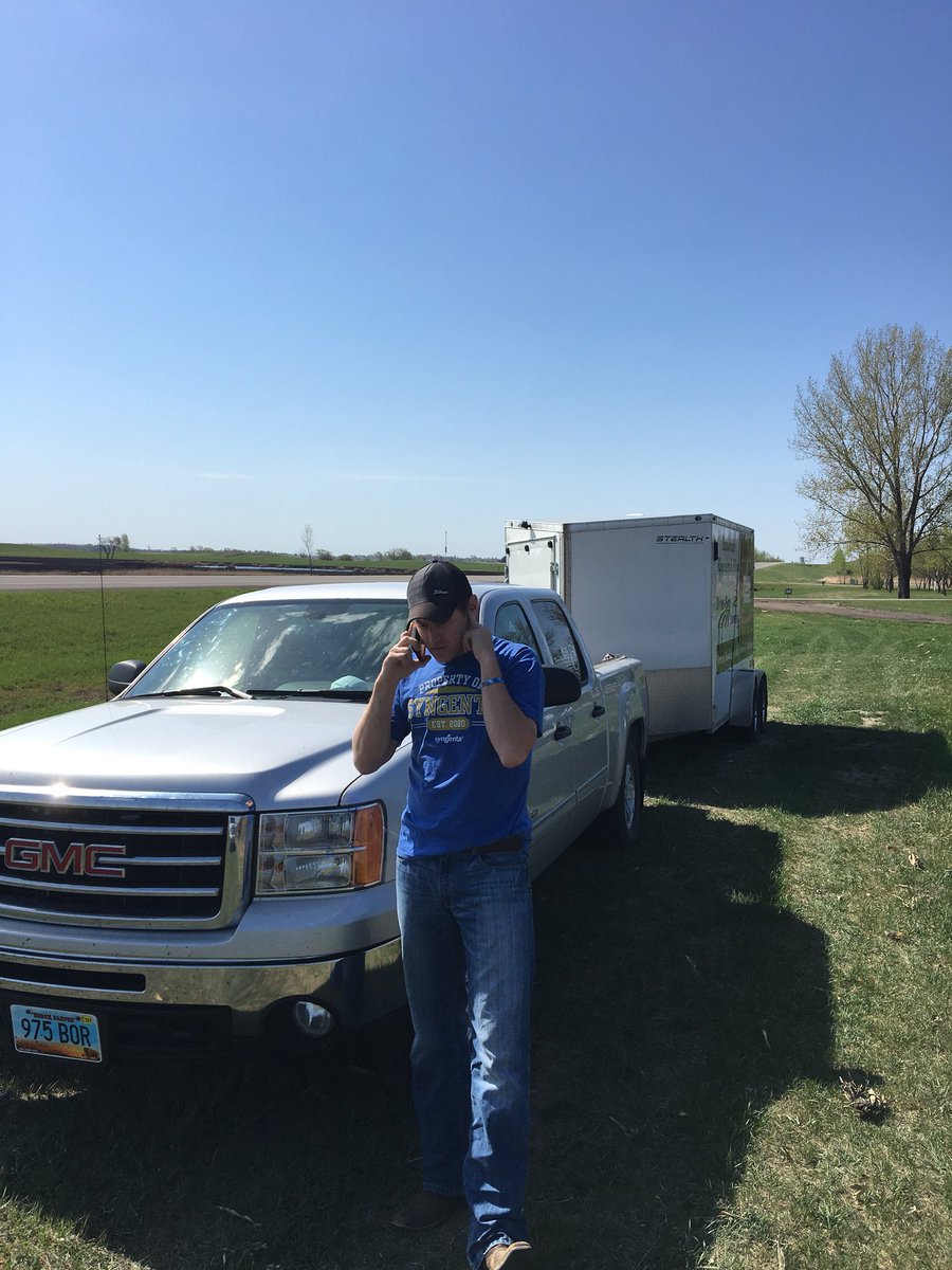 letsgofarmin's tweet image. Great day of #plot18 today. Got to work with new friends, old friends and DPAC alum @DPaulson20

@DynaGroSeed 
#letsgofarmin