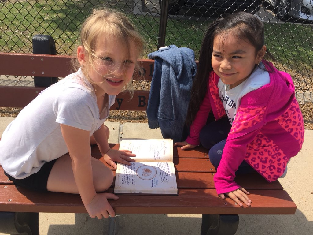 CDinorahHC's tweet image. These two beautiful 1st graders chose to read a book during recess! #iniciative #dualprogram #twolanguages #biculturalism #onepassionbooks @PrincipalCypert