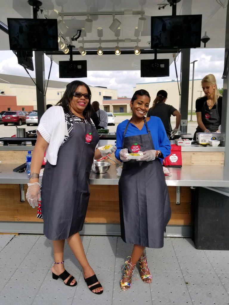 chartwellspike1's tweet photo. @ellythemtk and the Principal Team Building event! Our principals are the best in Indiana! Thanks for joining the fun @PikeSchools @DrFloraIndy @ChartwellsK12 @MrDecaudin @CES_Pike @FcpaMsdpike @ECES_Pike https://t.co/Pyzgd4DATt