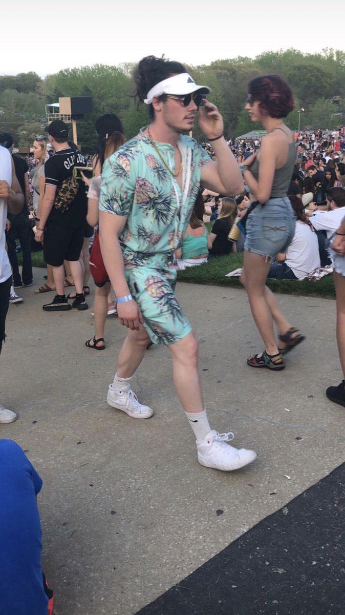 Shanes_Swag's tweet photo. When you be looking like an ugly ass russ/posty hybrid that hit every ugly branch on da way down.... smhh https://t.co/Rv7vF2TQMX