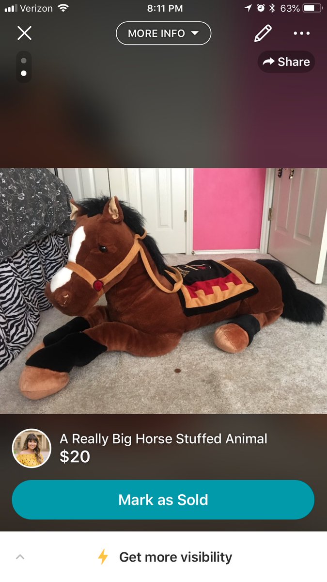 letalyn's tweet photo. #ComingHomeFromCollege Update: I have resorted to selling all my things and in order to entertain myself, this is how I am advertising my items. https://t.co/4NNfgkWnfm