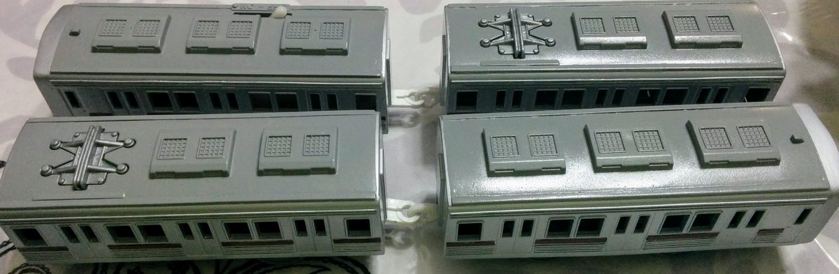 Krt6000 No Twitter 随分前に作った 東武9000系プラレール ボディーは小田急8000系で コルゲート再現の為 プラ棒を地道に貼りました パンタなし中間車をあと2両作りたかったのですが 面倒くさくなり 4両どまりです 笑 プラレール 改造プラレール 東武9000系