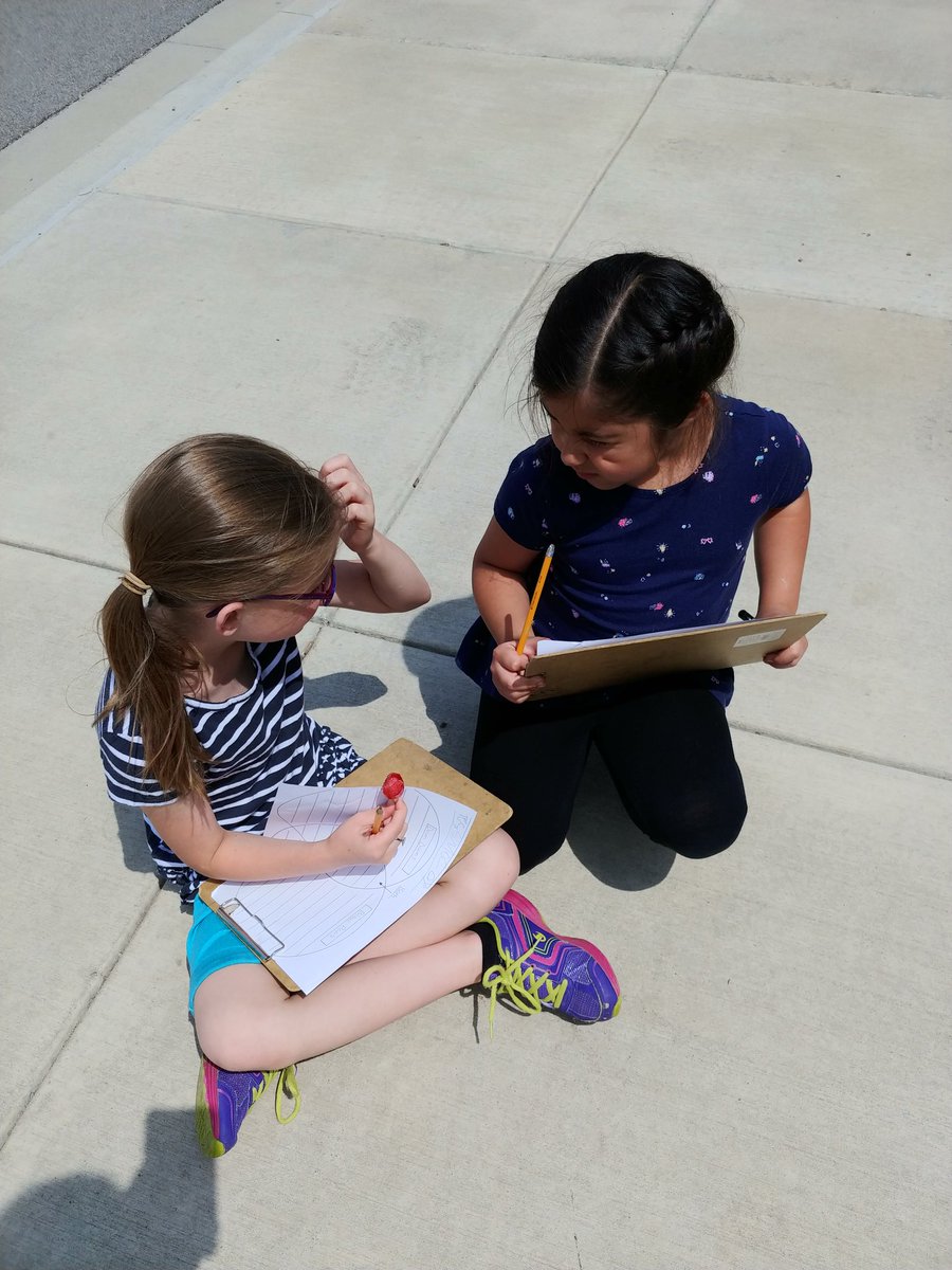 ltylerkc's tweet photo. First graders compare and contrast Dum Dums and Blow Pops, it was a beautiful day to be outside learning!! My goal is keeping these Littles engaged until the last day #PCR3Proud #compasselementary https://t.co/ChMNJaVdCR